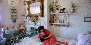 Woman Splashes £70K Transforming Her Three-Bed Terrace Into A Retro Wonderland After Raiding Charity Shops