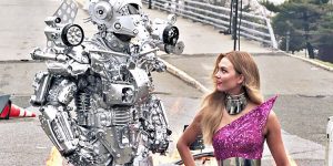 Artist Constructs Impressive Robot Costumes And Wears Them On The Streets Of New York
