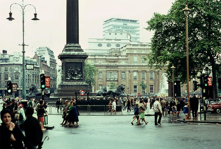 Stunning Color Photos Of Swinging London In The 60s » Design You Trust ...