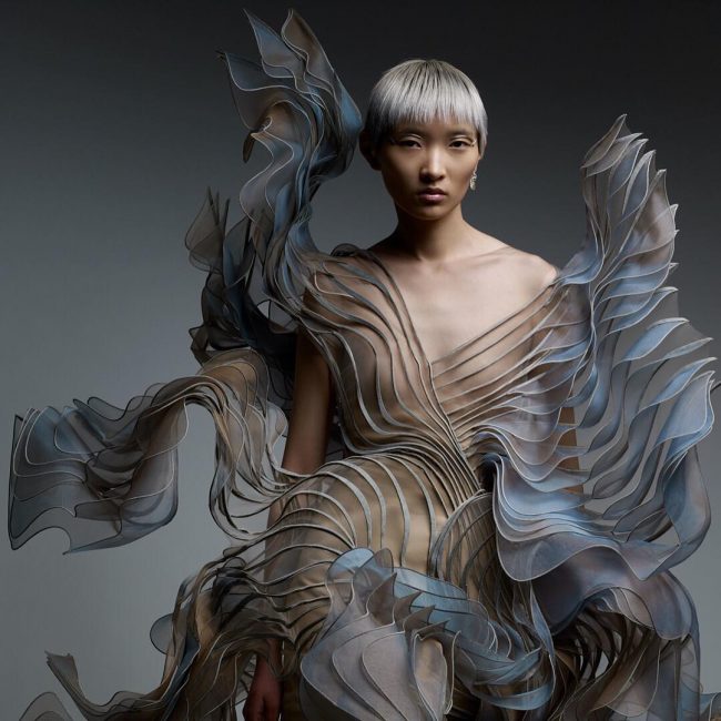 Iris van Herpen Creates Futuristic Wearable 3D Printed Pieces » Design ...