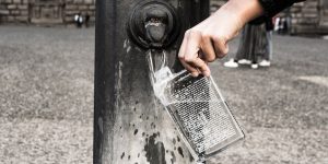 Designer Conceived A Bottle That Indicates For Each Town Where To Find A Drinking Water