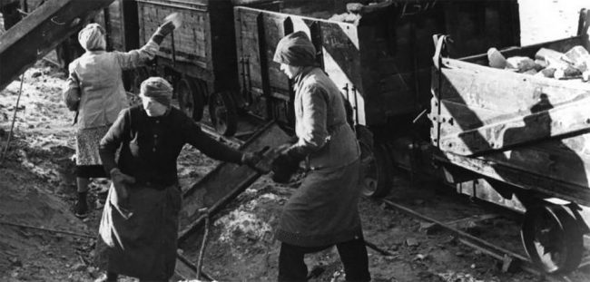 Trümmerfrauen: The Women Who Helped Rebuild Germany After World War 2 ...
