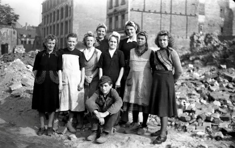 Trümmerfrauen: The Women Who Helped Rebuild Germany After World War 2 ...