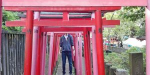 Big In Japan: 30 Times People Traveled To Japan And Realized They’re Too Tall For It