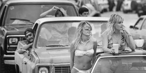 Vintage Photographs Show How Students Celebrated Spring Break in Texas In The Late 1980s