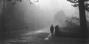 Eerie Black And White Photographs That Show London Fog Scenes From The Early 20th Century