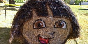 Artist Sculpted Giant Hay Bales Characters To Celebrate Fall And Halloween