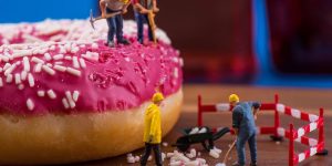 Scenes From A Tiny World Where Everything Could Happen: Photograher Turns Everyday Objects Into Fun Miniature Worlds