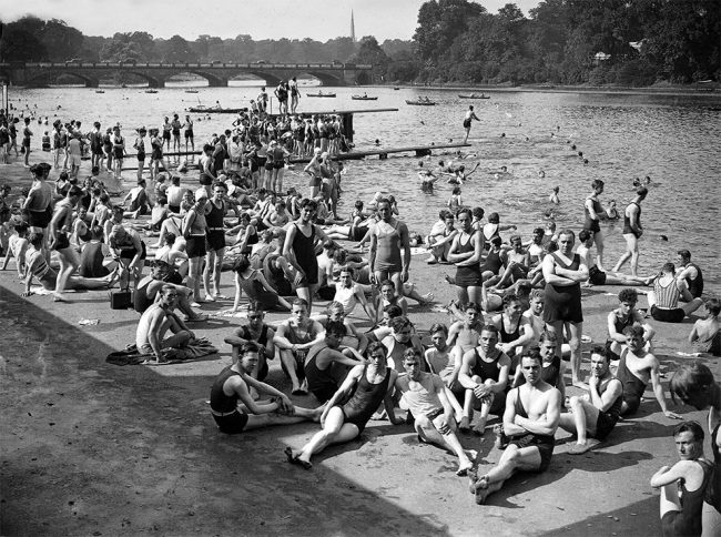 Wonderful Vintage Photos Documented Everyday Life In London In The 