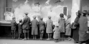 Fabulous Photos of Christmas Shopping In New York City, December 1910