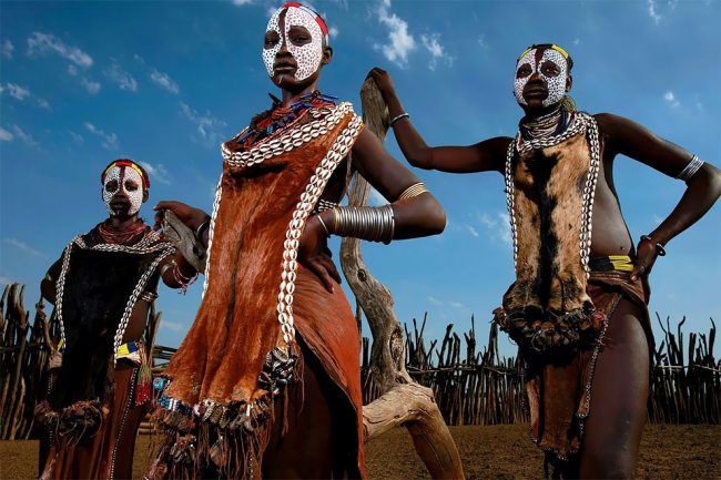 Photographer Brent Stirton Captured Magnificent Images Of Mursi ...