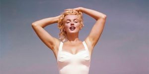 Beautiful Pics Of Marilyn Monroe Taken By Sam Shaw On The Beach In 1957