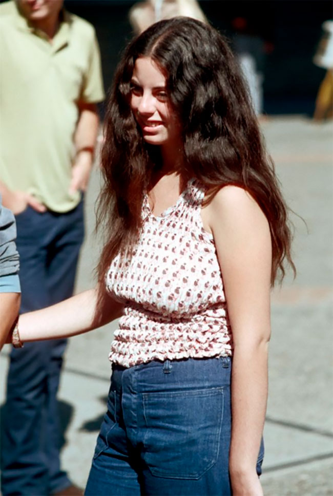 Candid Photographs Capture Street Styles Of San Francisco Girls In The Early S Design You