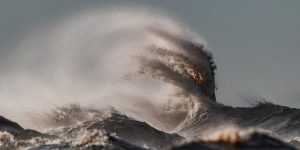 Photographer Captures Powerful Waves On Lake Erie As Liquid Mountains