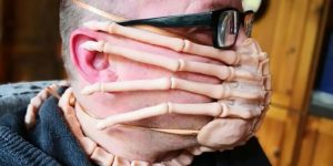 Using An ‘Alien’ Facehugger As A Protective Face Mask
