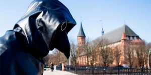 Meet The Russian Who Walks Around The City During The Coronavirus Pandemic - Dressed As A Plague Doctor
