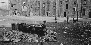 Powerful Photos Document Poor Housing Conditions And The Lives Of People Living In Slums In Glasgow In The Early 1970s