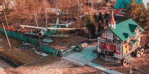 Russian Ex-Pilot Turns His House Into Incredible Steampunk Museum