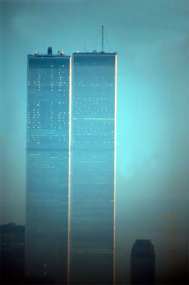 Сколько этажей было в башнях близнецах. Башни-Близнецы ВТЦ.. Всемирный торговый центр башни Близнецы. Башни Близнецы 1973. Башни Близнецы ВТЦ внутри.