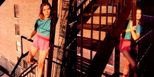 Amazing Photographs Of Carrie Fisher On A Fire Escape In New York City, 1977