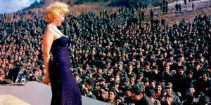 Fascinating Color Photos of Marilyn Monroe Singing to the Troops During the First Show of Her Four-Day Tour in Korea