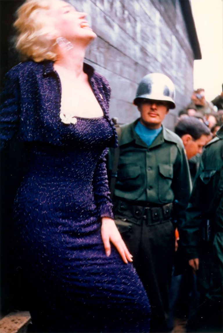 Fascinating Color Photos of Marilyn Monroe Singing to the Troops During ...