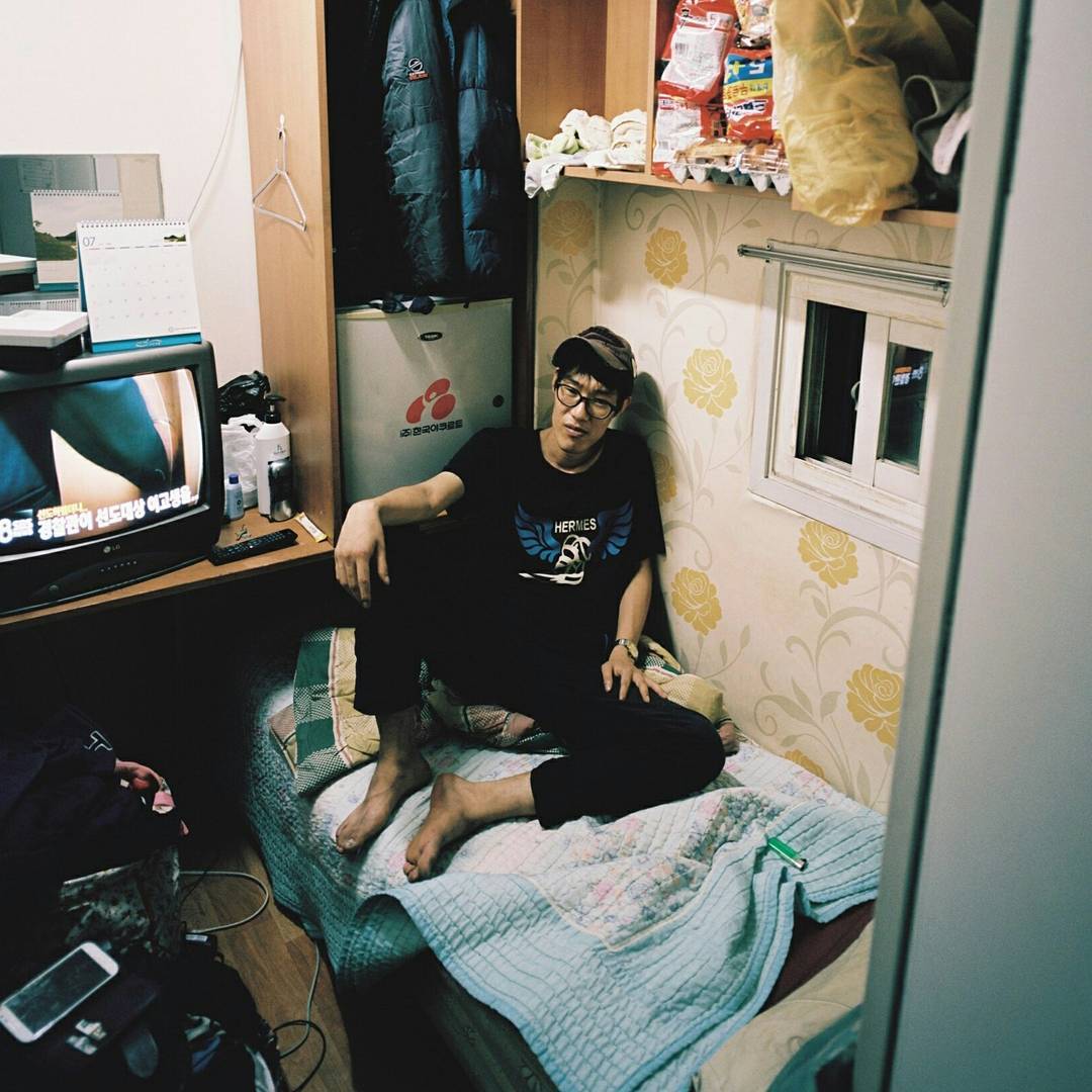 Сколько живет обыкновенная в квартире. Гошивон комната Корея. Квартиры в Корее. Маленькие квартиры в Корее. Микроквартиры в Южной Корее.