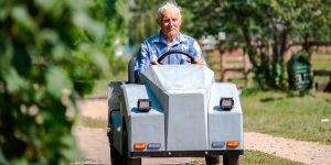 Man from Belarus Aged 87 Made His Own Electric Car
