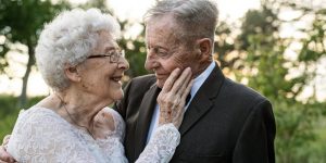 Couple In Their 80s Celebrate Their 60th Wedding Anniversary With Photos In Original Outfits