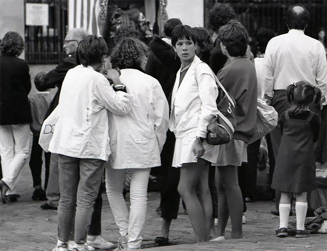 Black and White Photos Show the ’80s Street Fashion Styles of Young ...
