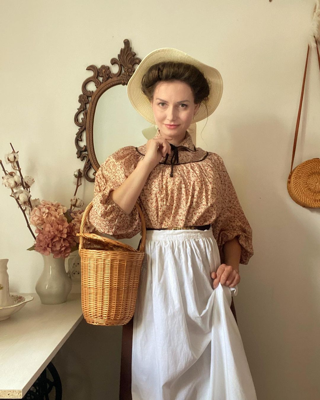 This Young Woman Dresses Like It's The 19th Century Every Day (40 Pics)