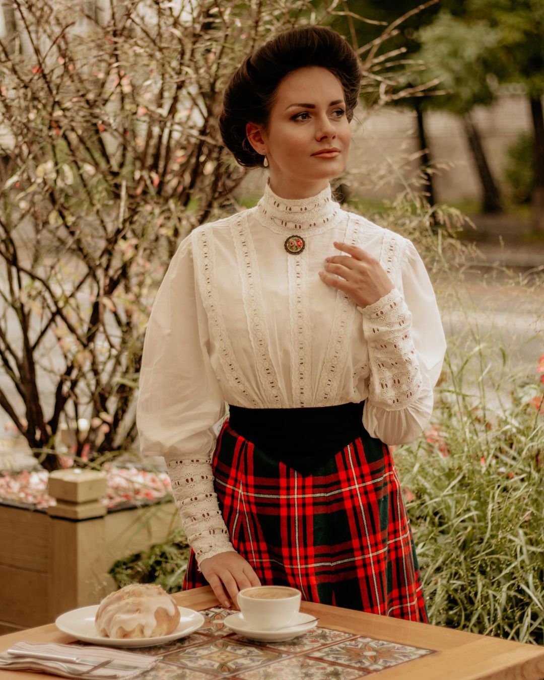 This Young Woman Dresses Like It's The 19th Century Every, 57% OFF