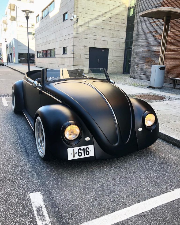 This Guy Transformed A 1961 VW Beetle Deluxe Into A Black Matte ...