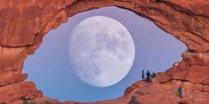 Meet Zach Cooley, A “Moon Chaser” Who Uses Camera Tricks To Make The Moon Look Really Huge