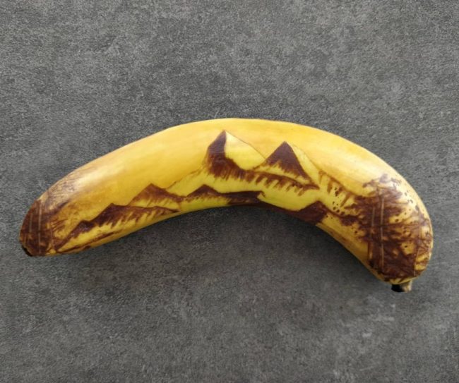 This Artist Creates Amazing Banana Art Made by Poking and Bruising the Skin, No Ink is Used