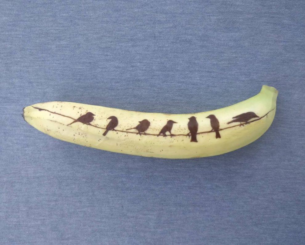This Artist Creates Amazing Banana Art Made by Poking and Bruising the Skin, No Ink is Used