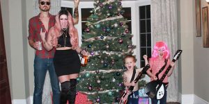 This Family Started Staging Their Funny Christmas Cards 7 Years Ago, And Their Creativity Is Brilliant
