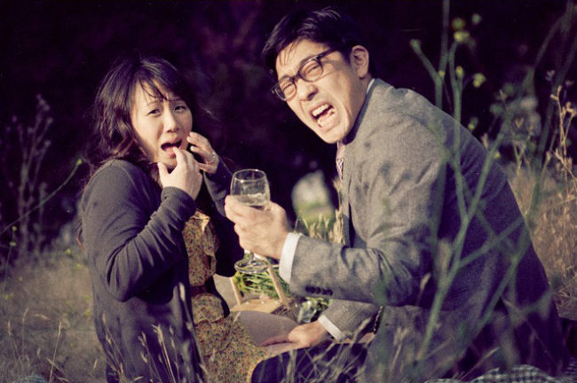 Funny Engagement Photos8
