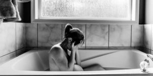 20 Award-Winning Photos Capture the Terror and Beauty of Giving Birth During the Pandemic