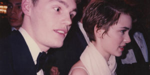 Fabulous Found Photos Of An Unknown Man Posing With Hollywood’s Finest At The Oscars And More In 1994