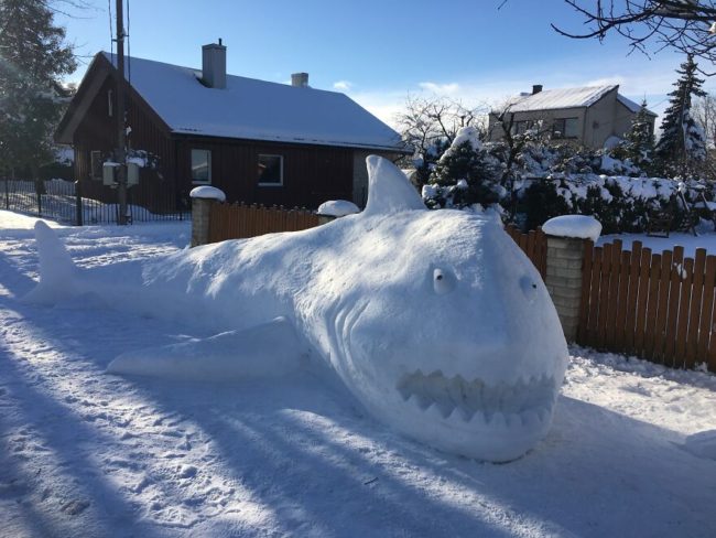35 Mind Blowing Photos Of Snow Sculptures In Lithuania From Octopuses To An Ice Ferrari 6013cda11a0cf 880