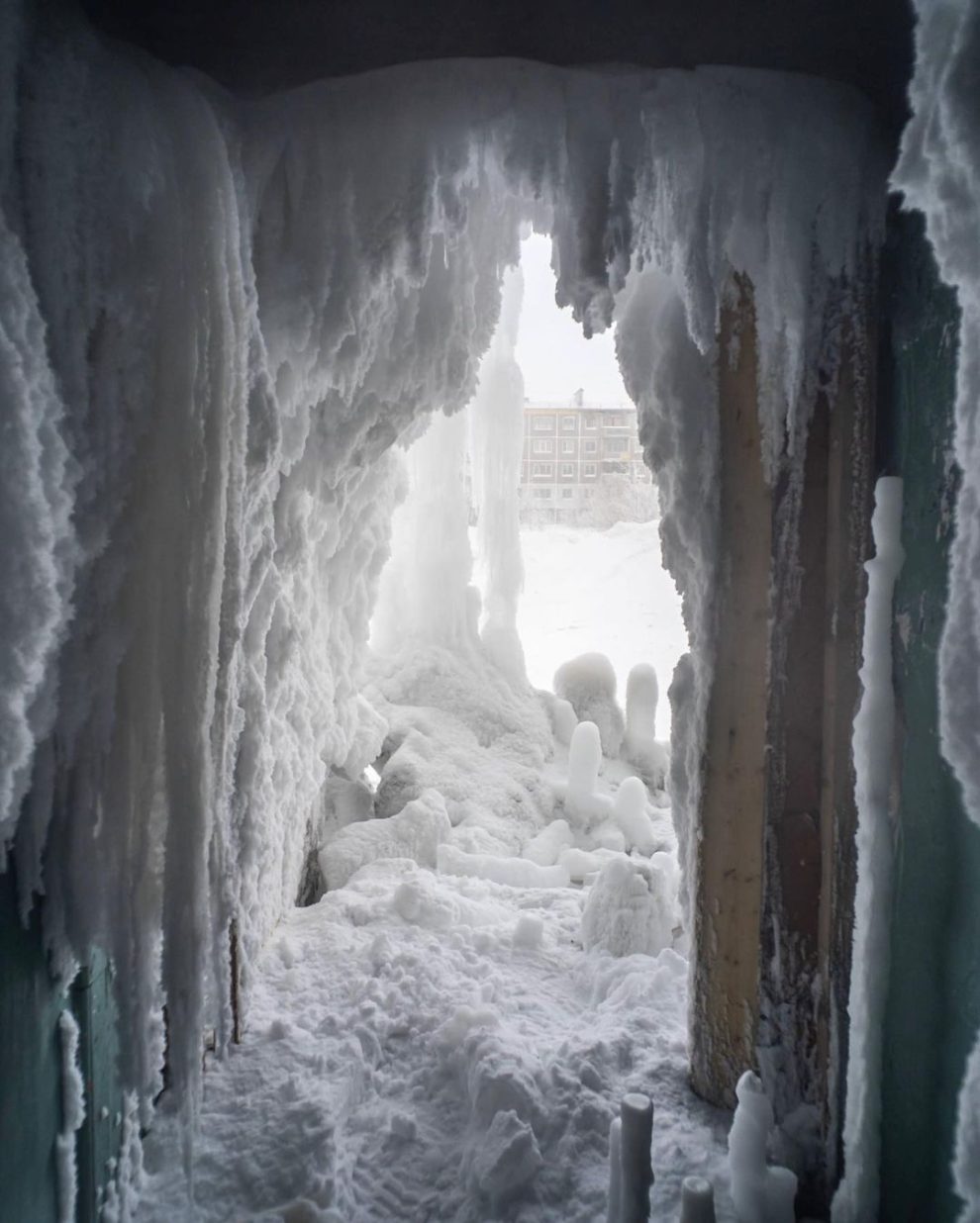 “Frozen Apartments of Vorkuta”: Incredible Photos from The Heart of The ...