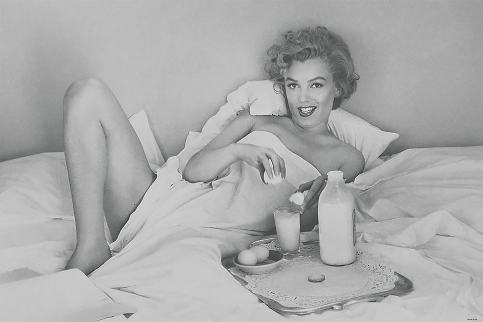 Vintage Photographs of Women Flaunting the Inflatable Bras to Look Like Marilyn  Monroe in 1952 » Design You Trust