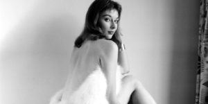 Vikki Dougan: Seductive Sex-Bomb Whose Daring Backless Dresses Inspired the 1950s Women's Fashion