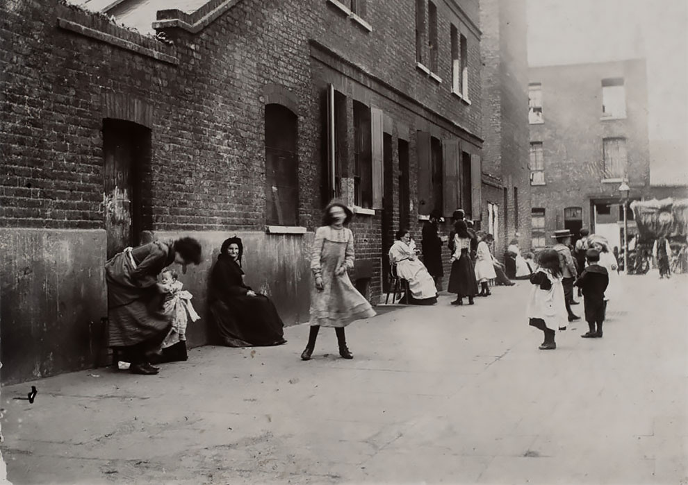 Jack London's Extraordinary Photos of London's East End in 1902