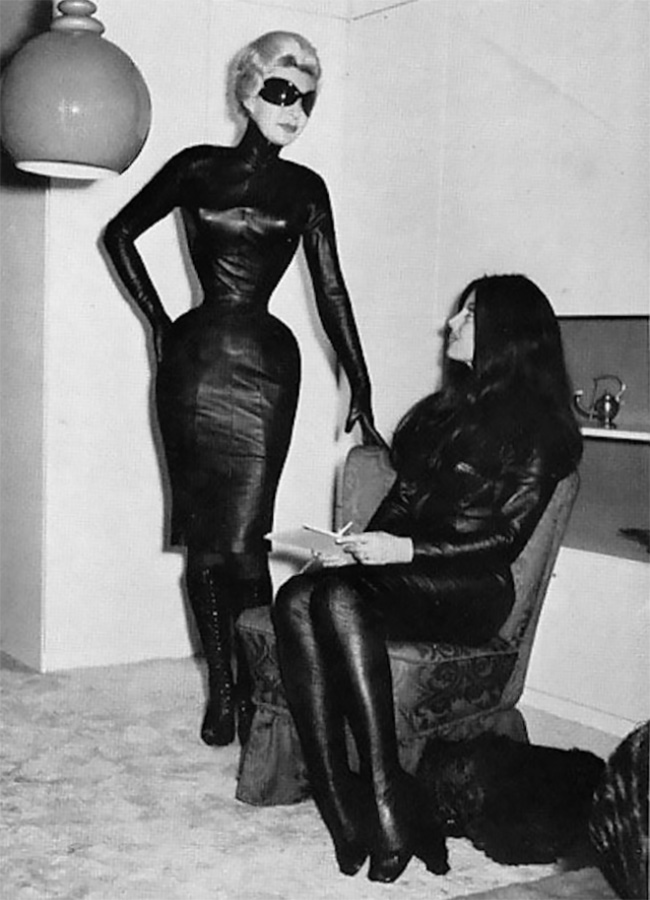 Bizarre Portraits of Cora Korsett With Tiny Waist in the 1970s