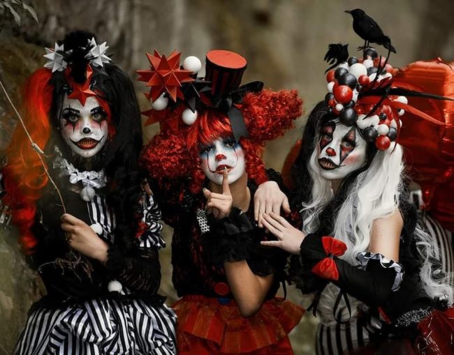 Photographer Captures a Dark Carnival Themed Photoshoot to Create ...