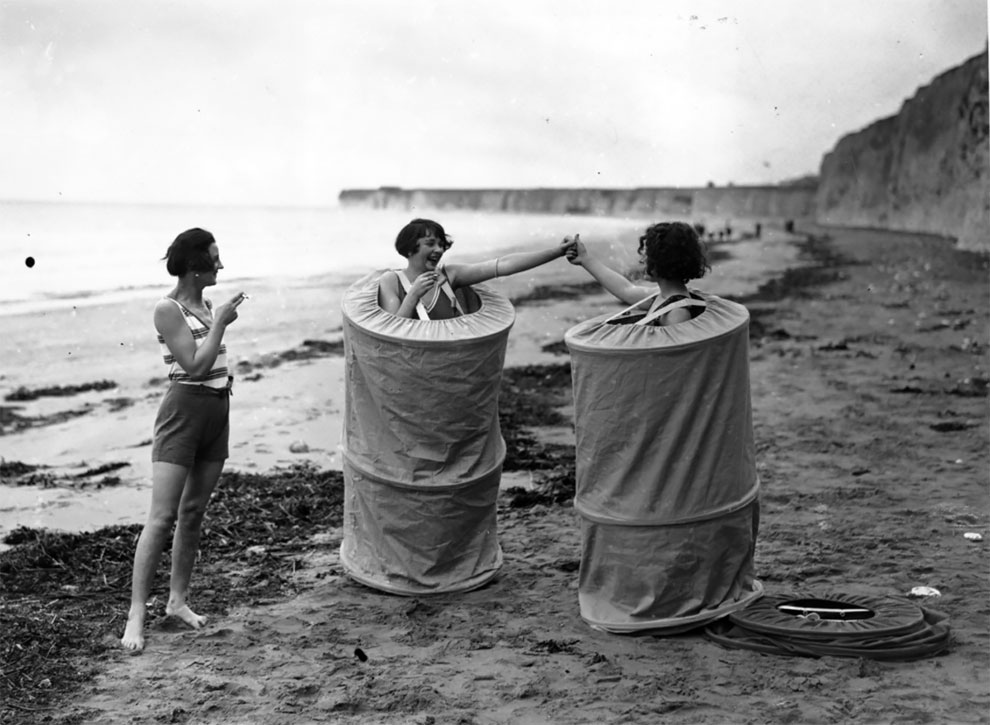 BEACH CRICKET - IN RUBBER PANTS, 1920s VINTAGE FOUND PHOTO