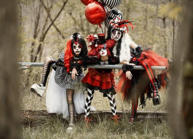 Photographer Captures a Dark Carnival Themed Photoshoot to Create ...