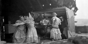 Rare Photographs Reveal British Soldiers Manning Anti-Aircraft Guns in Full Drag in World War II